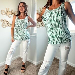 Worthington Green and White patterned flowy Tank Top size medium